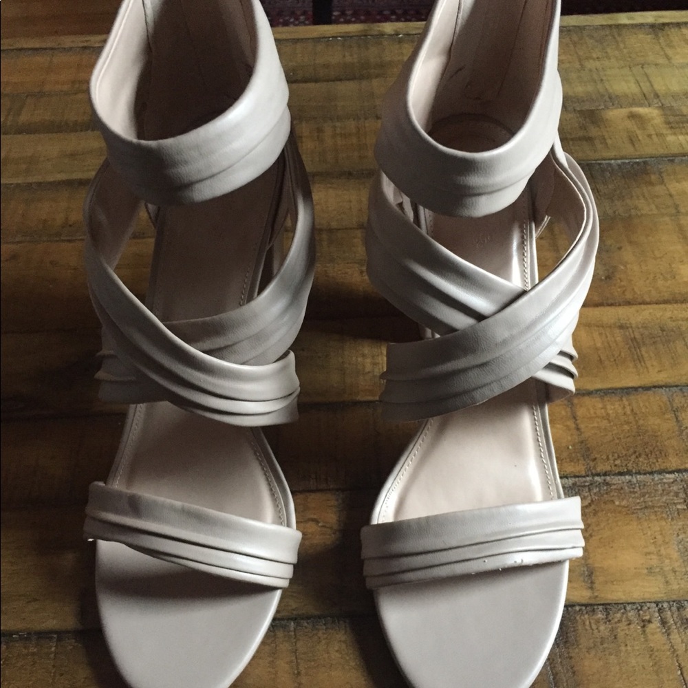 CHARLOTTE RUSSE Block heel sandals